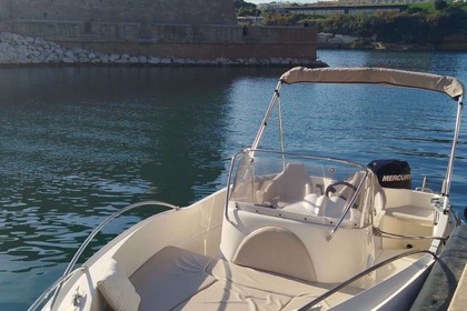 Noleggio Barca a motore Quicksilver 635 Commander Marsiglia