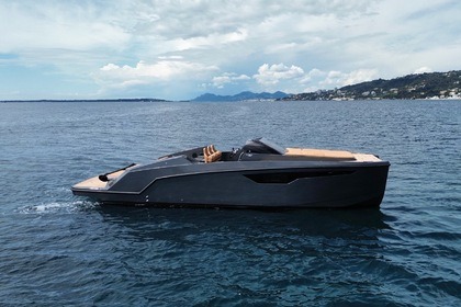 Hire Motorboat AUREA 30 Saint-Tropez