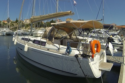 Hire Sailboat DUFOUR 375 Grand Large Šibenik