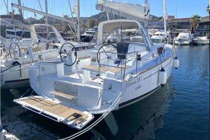 Charter Sailboat Beneteau Oceanis 38.1 Grimaud