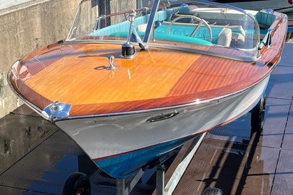 Location Bateau à moteur Riva Junior Neuchâtel