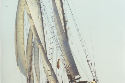 Alquiler Goleta Rafael Verdera Motovelero Pailebote Palma de Mallorca