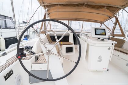 Charter Sailboat Beneteau Oceanis 51.1 Alimos