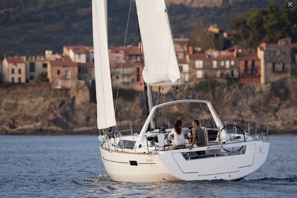 Charter Sailboat Beneteau Oceanis 41 Calvi