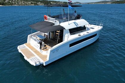 Charter Motorboat Fountaine Pajot My 37 Saint-Raphaël