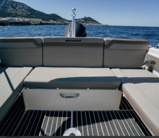 Motorboat Quicksilver Activ 755 Sundeck boat plan