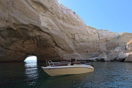 Hyra båt Båt utan licens  Isatek Cobra 495 Luxury Edition Hamnen i Milos, Milos