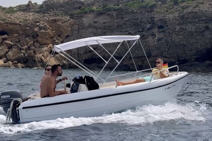 Noleggio Barca senza patente  Astilleros Castellón Estable 400 Es Castell