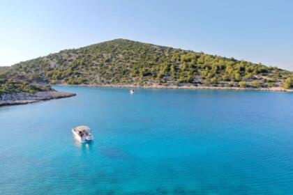 Hire Motorboat Atlantic Marine Sun Cruiser 690 Tribunj