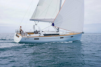 Hire Sailboat BENETEAU OCEANIS 45 Port de Pollença