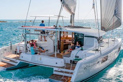 Hire Catamaran  Lagoon 42 Portisco