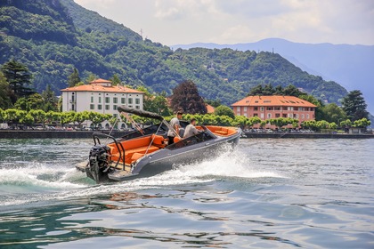 Hyra båt Motorbåt Cranchi E26 Varenna