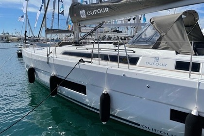 Hire Sailboat Dufour Dufour 470 owner layout Kaštel Gomilica