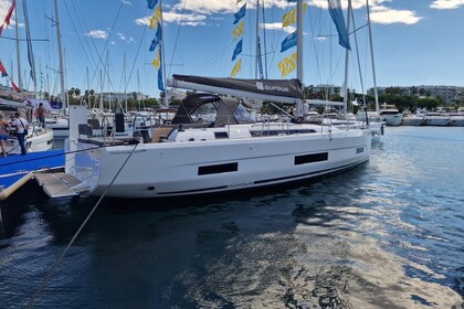 Rental Sailboat  Dufour 470 Grimaud