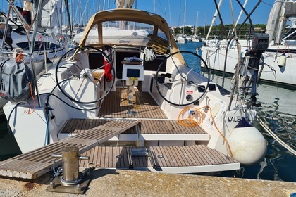 Charter Sailboat Dufour Yachts Dufour 350 GL Pomer