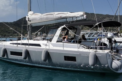 Hire Sailboat Bénéteau Oceanis 51.1 - 5 + 1 cab. Alimos