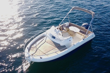 Hire Motorboat Jeanneau Cap Camarat 5.5 Wa Hyères