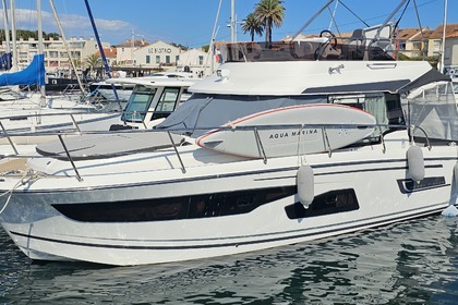 Hire Motorboat Jeanneau Merry Fisher 1095 fly Bandol