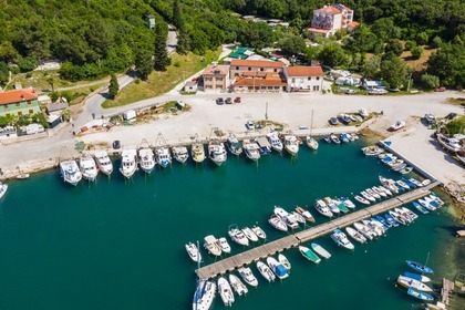 Hire Motorboat Adria Adria 1002 Krnica