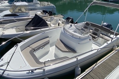 Noleggio Barca a motore Jeanneau Cap Camarat 6.5cc Style 2019 Saint-Malo