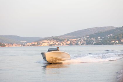 Hire Motorboat RAND Source 22 Setubal
