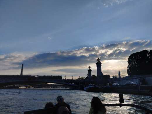 Parigi Motorboat Bayliner VR5 Bow Rider HB alt tag text