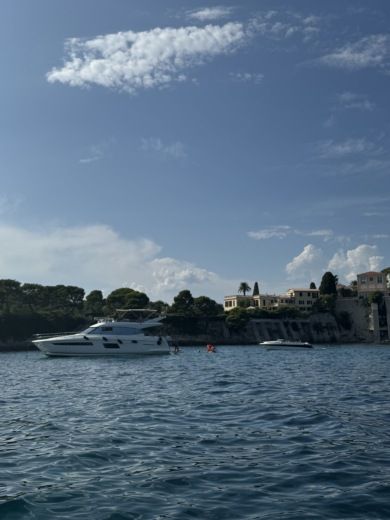 Nice Motorboat Cranchi Cranchi E26 alt tag text