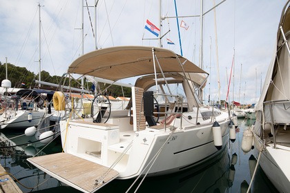 Charter Sailboat  Dufour 360 Grand Large Pomer