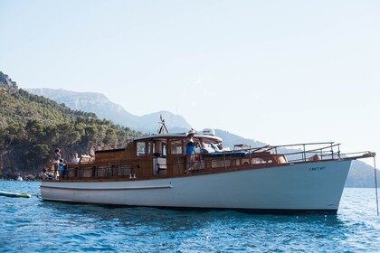 Charter Motorboat Dorset Yacht Co Hawfinch Class 1948 Port de Sóller