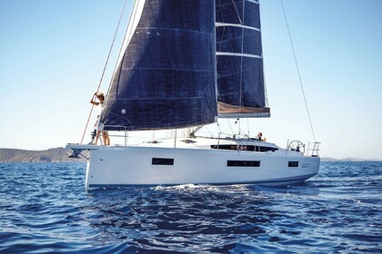 Hire Sailboat Jeanneau Sun Odyssey 410 Lefkada