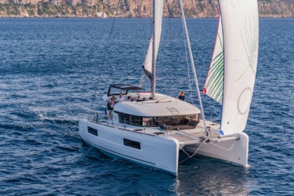 Charter Catamaran Lagoon 40 Orhaniye