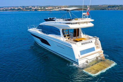 Noleggio Barca a motore  Prestige 520 Fly  Spalato