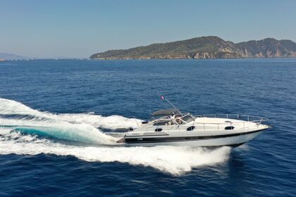 Hire Motorboat Pershing 40 Saint-Tropez