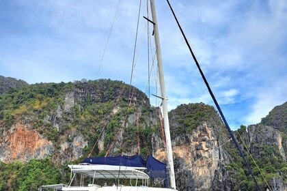 Hire Catamaran Lagoon Lagoon 500/540 Phuket