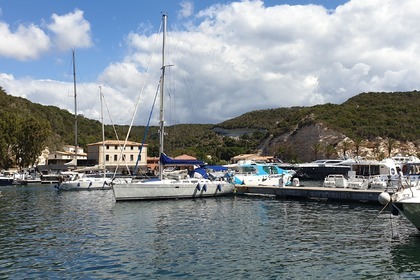 Charter Sailboat Jeanneau Sun Odyssey 43 Genoa