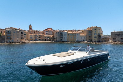 Hire Motorboat Itama 42 Saint-Tropez