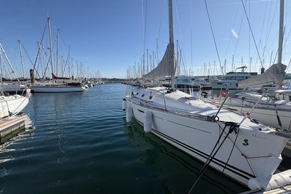 Hire Sailboat Beneteau First 31.7 Brest