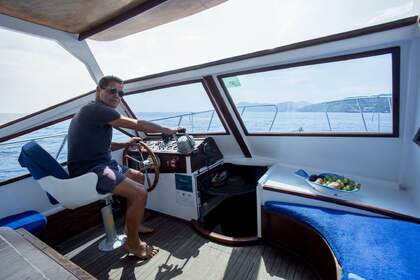 Charter Motorboat RAFFAELLI 10.5 Aeolian Islands