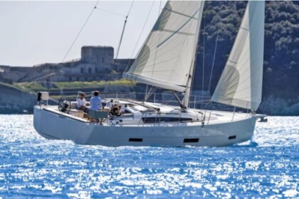 Hire Sailboat  Dufour 430 Volos