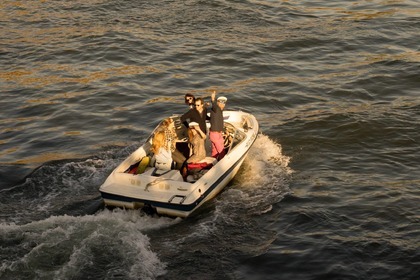 Noleggio Barca a motore Jeanneau Jeanneau 515 Cap Camarat Parigi