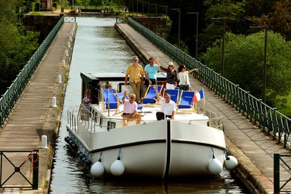Charter Houseboat Classic LaPeniche F Châtillon-en-Bazois