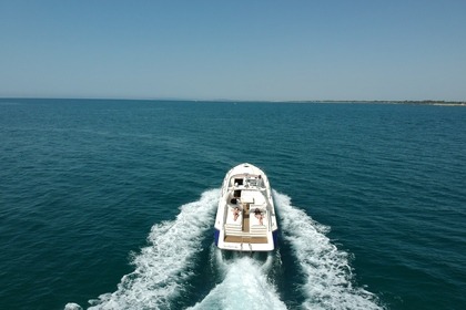 Charter Motorboat Sunseeker 45 Apache Cap d'Agde