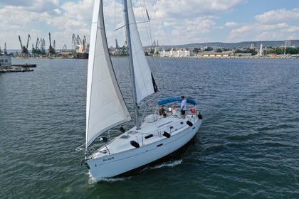 Hire Sailboat Beneteau Oceanis 331 Varna