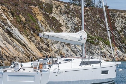 Aluguel Veleiro Beneteau Oceanis 37.1 Easy Liberté Arzon