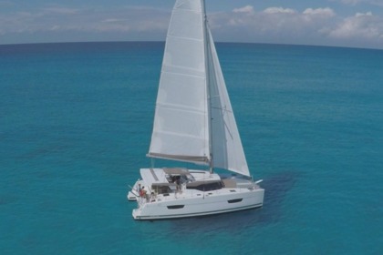 Verhuur Catamaran FOUNTAINE PAJOT LUCIA 40 Pozzuoli