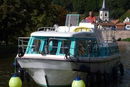 Charter Houseboat Vetus 900 Lagarde