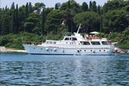 Rental Motor yacht Dagless Fleur de Lys Rijeka