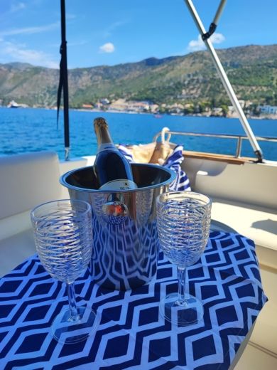 Dubrovnik Motorboat Jeanneau Merry Fisher alt tag text