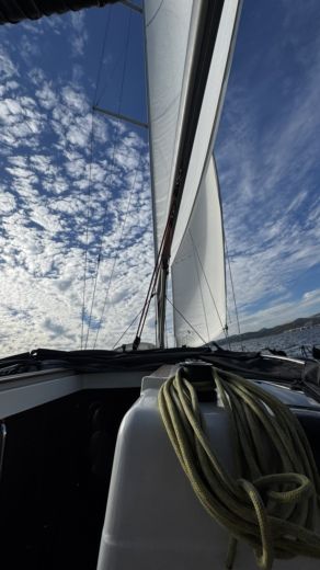 Split Sailboat Jeanneau Sun Odyssey 439 alt tag text