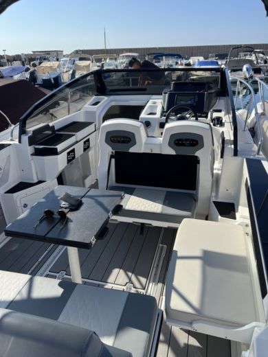 Les Issambres Motorboat Karnic CS700S alt tag text